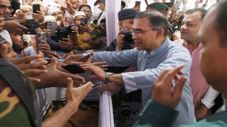 জাতীয় ঈদগাহে প্রধানমন্ত্রীর ঈদের নামাজ আদায় ও সাধারণ মুসল্লীদের সাথে কুশল বিনিময় 