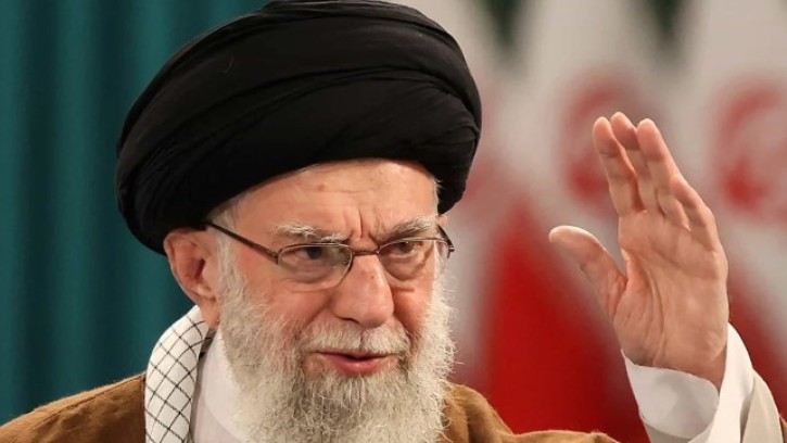 খামেনির উত্তরসূরী কে হবেন, তার কোনো উল্লেখ নেই