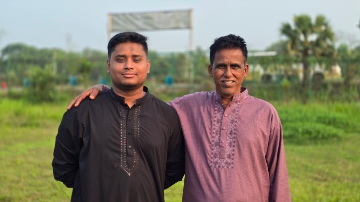 এলাকার মেম্বারকে নিয়ে হাসনাত আবদুল্লাহর পোস্ট ভাইরাল