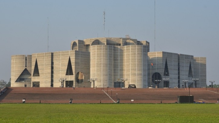 সরকারি চাকরিতে বয়সসীমা বাড়িয়ে ৩২, সংসদে বিল পাস