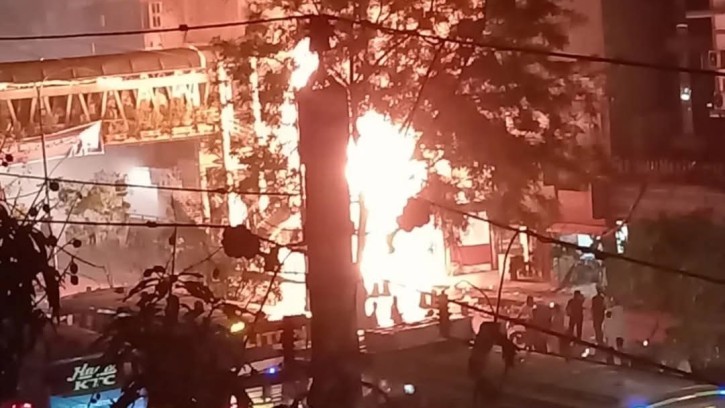 রাজধানীর নদ্দায় একটি খাবার হোটেলে ভয়াবহ আগুন 