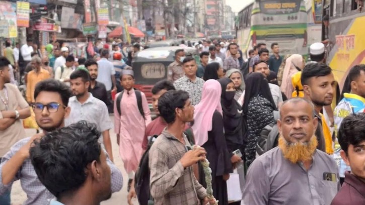 ছুটির আনন্দে ঘরমুখী মানুষের ঢল, গাজীপুরে মহাসড়কে তীব্র চাপ
