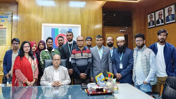 উপাচার্যের সঙ্গে বাউবি ছাত্র অ্যাসোসিয়েশনের প্রতিষ্ঠাতা সভাপতির সৌজন্য সাক্ষাৎ