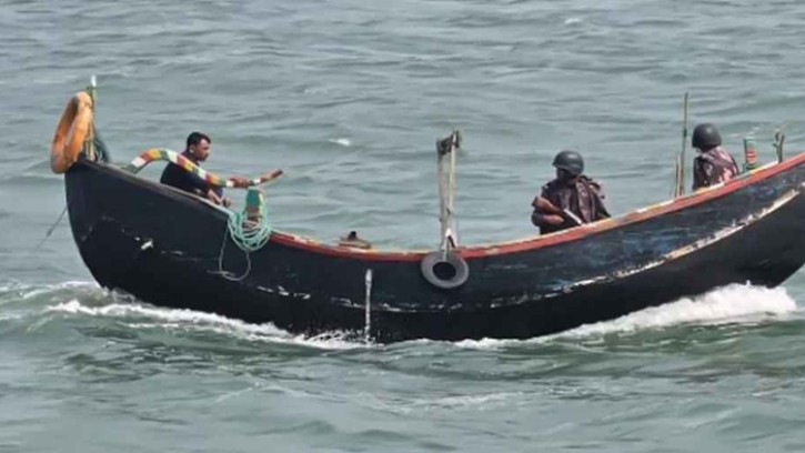 ধরে নিয়ে যাওয়া ৫৬ জেলেকে ছেড়ে দিলো মিয়ানমার