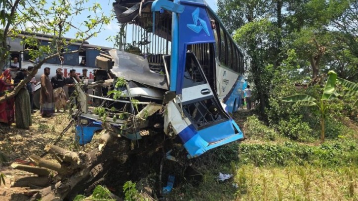 চট্টগ্রাম-কক্সবাজার মহাসড়কে  দুই বাসের মুখোমুখি সংঘর্ষে নিহত ৪