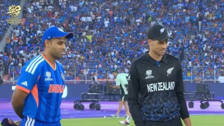 ফাইনালে টস জিতে ভারতকে ব্যাটিংয়ে পাঠাল নিউজিল্যান্ড