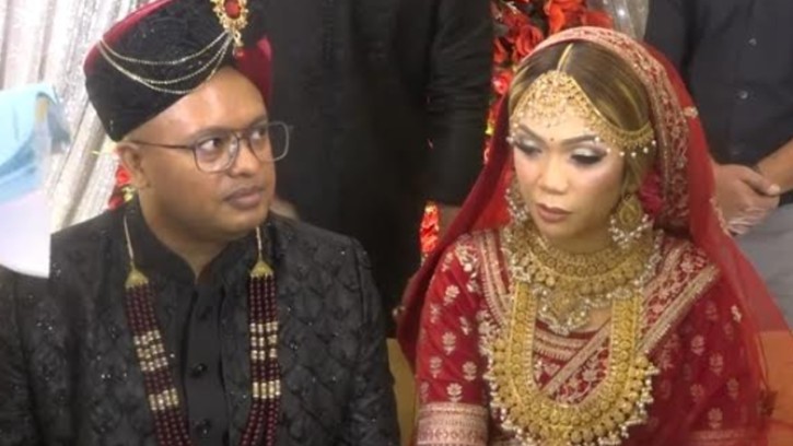 প্রেমের টানে ইন্দোনেশিয়ার তরুণী কুমিল্লায়