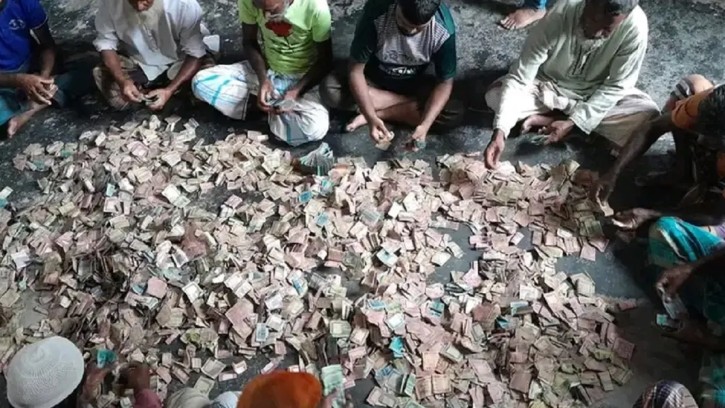 নীলফামারীতে মোঘল আমলের মসজিদের দানবাক্সে মিলল সাড়ে ৬ লাখ  