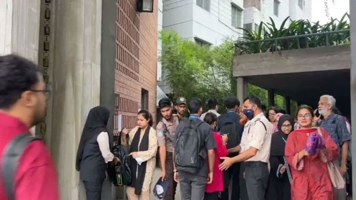 বোমা হামলার হুমকি : ব্র্যাকে তল্লাশি করে প্রবেশ, নিরাপত্তা জোরদার