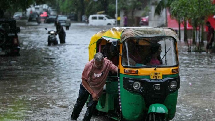 ভারতে ভয়াবহ বন্যা ও ভূমিধসে নিহত ৫৬