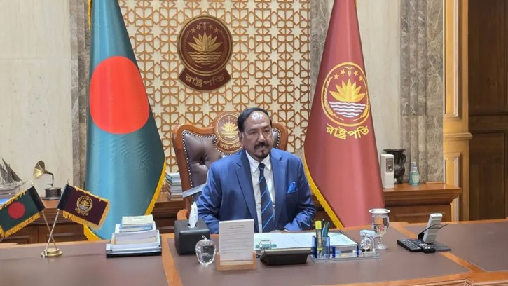 বঙ্গভবনে দাপ্তরিক কার্যক্রম শুরু করলেন ভারপ্রাপ্ত রাষ্ট্রপতি