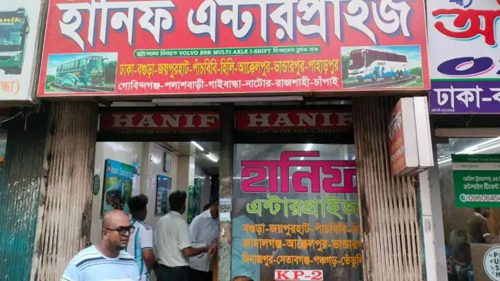 কল্যাণপুরে যাত্রীদের ভিড়, আরামদায়ক ভ্রমণে কাটছেন এসি বাসের টিকিট