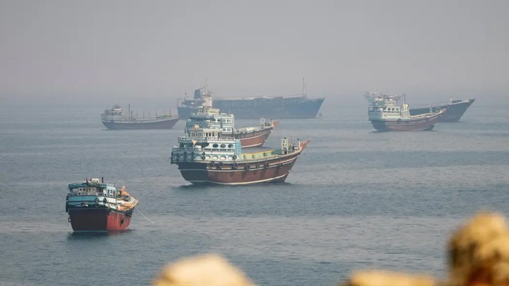 সাত দিনের মধ্যে হরমুজ প্রণালী খুলে দেওয়ার প্রস্তাব ইরানের