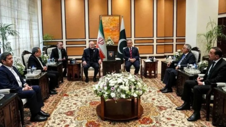 ইসলামাবাদে যুক্তরাষ্ট্র–ইরান বৈঠক দ্বিতীয় দিনে, হরমুজ প্রণালী ইস্যুতে অগ্রগতি নেই