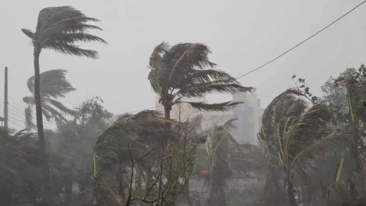 রাত ১টার মধ্যে দেশের তিন অঞ্চলে ৬০ কিমি বেগে ঝড়ের আশঙ্কা, ৮ বিভাগে বৃষ্টির আভাস