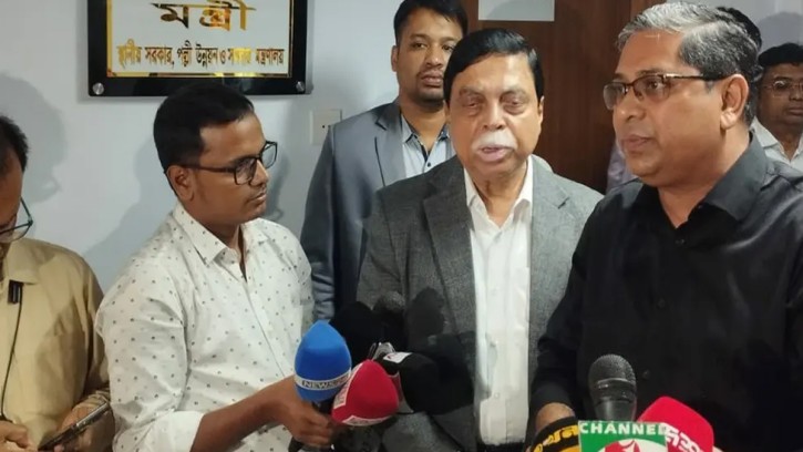সেপ্টেম্বর থেকে ২ লাখ শ্রমিক নেওয়া শুরু করবে মালয়েশিয়া: স্থানীয় সরকার প্রতিমন্ত্রী