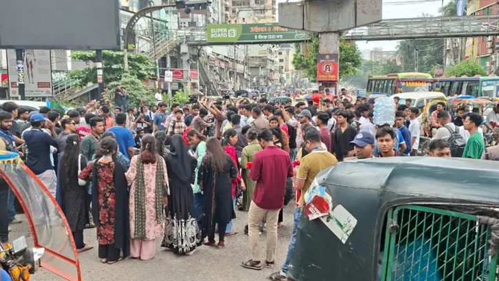 ‘দফা এক, দাবি এক—মিলনের পদত্যাগ’ স্লোগানে সাইন্সল্যাব অবরোধ