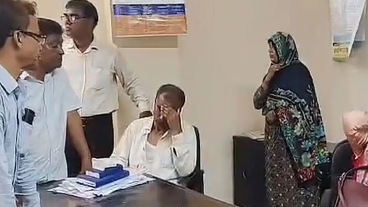 শিক্ষিকাকে মারধরের পরও নেই মামলা, সেই কর্মীর নামে আছে গ্রেপ্তারি পরোয়ানা