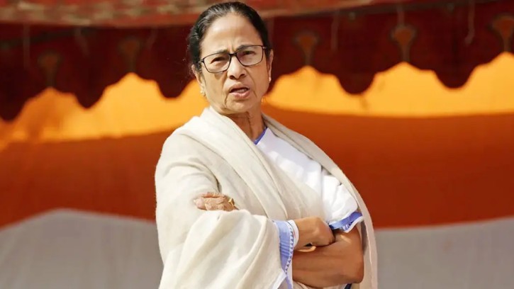 ভাঙনের মুখে পড়া তৃণমূলকে চাঙা করতে জনসভার ডাক মমতার
