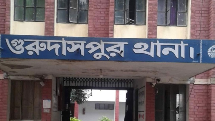 গৃহবধূর মরদেহ ফেলে গরু-ছাগল নিয়ে পালাল শ্বশুরবাড়ির লোকজন