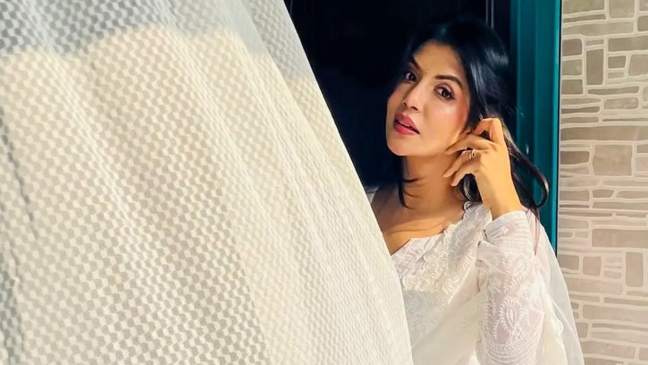 নতুন সিনেমায় নওশাবা, আছেন নির্মাণেও