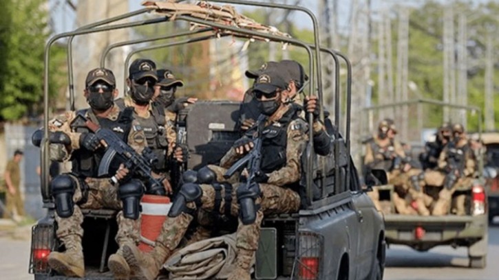 পাকিস্তানে সেনা-পুলিশ অভিযানে ৩৪ সন্ত্রাসী-বিচ্ছিন্নতাবাদী নিহত