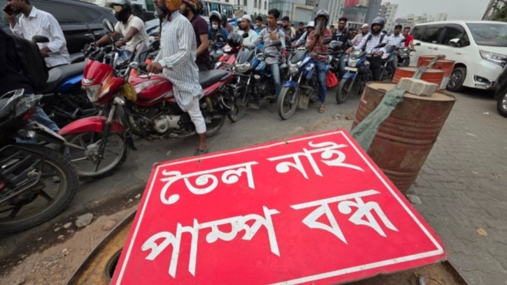 তেল সংকট ঘিরে উত্তেজনা: পাম্পে হামলা ঠেকাতে মালিকদের সতর্কবার্তা, ডিসি-এসপিদের চিঠি