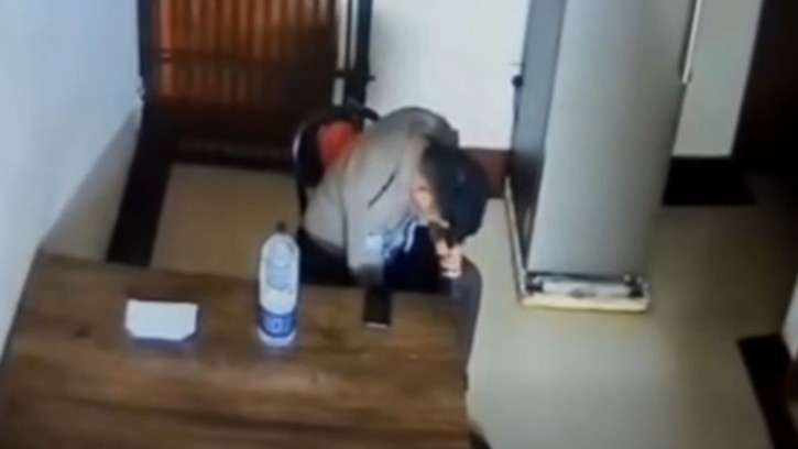 ডিউটিরত অবস্থায় নিজের মাথায় গুলি করলেন কনস্টেবল 