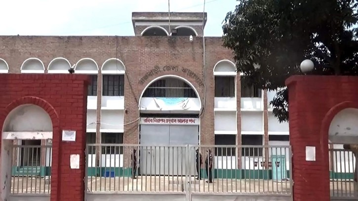 পোস্টাল ব্যালটে ভোট দিলেন রাজবাড়ীর ৭০ জন বন্দি