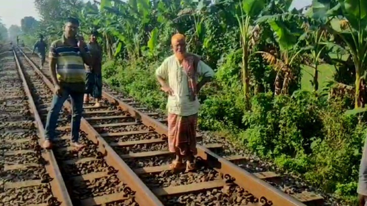 রেললাইনে পড়েছিল এক ব্যক্তির মাথাবিহীন মরদেহ