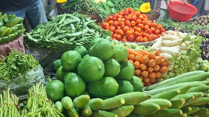 শিমের কেজি ২০০, ব্রয়লার ১৮০ টাকা