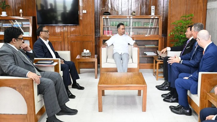 সাশ্রয়ী মূল্যে স্মার্টফোন ও ইন্টারনেট সেবা দেওয়ার আহ্বান: প্রধানমন্ত্রীর সঙ্গে ভিওন চেয়ারম্যানের সাক্ষাৎ