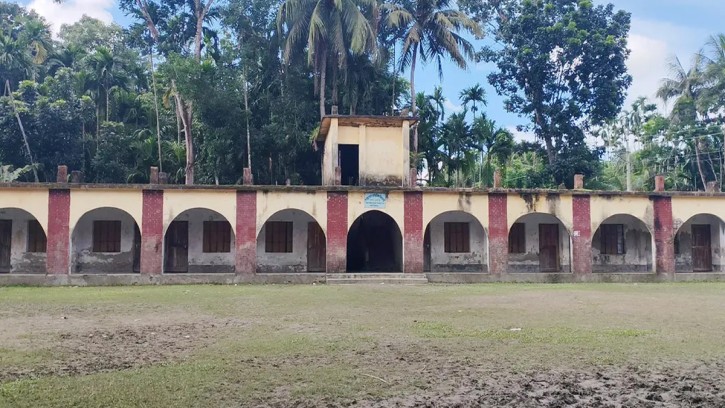 ৮ শিক্ষার্থীকে পড়িয়েছেন ৭ শিক্ষক, তবুও পাস করেনি কেউ