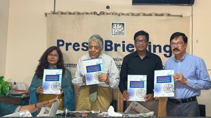 বাজারের ৩৪ টুথপেস্টের ২৬টিতে মিলল মাইক্রোপ্লাস্টিক