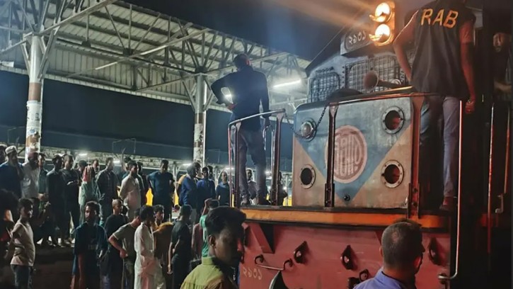 ব্রাহ্মণবাড়িয়ায় ট্রেনের ইঞ্জিনে বস্তাভর্তি গাঁজা, ট্রেনচালক আটক