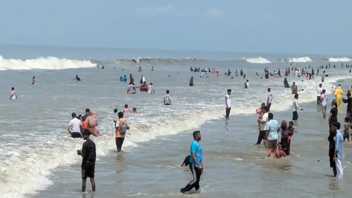 ঈদের ছুটিতে আশানুরূপ পর্যটক নেই কুয়াকাটায়, হতাশ পর্যটন 
