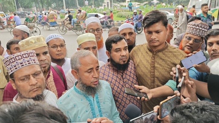 শিক্ষা উপদেষ্টার পদত্যাগ দাবি, নতুন কর্মসূচি ঘোষণা ইবতেদায়ী শিক্ষকদের