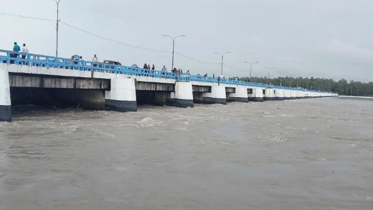 তিস্তার পানি বিপৎসীমা ছুঁই ছুঁই, নিম্নাঞ্চল প্লাবিত হওয়ার শঙ্কা